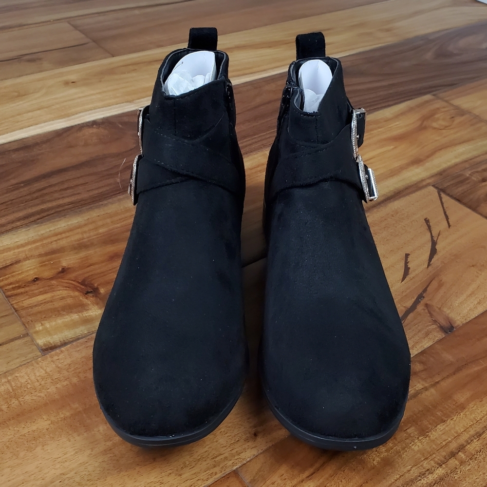 NWT Boohoo Maya Buckle Strap Chelsea Boot Black - Picture 5 of 5
